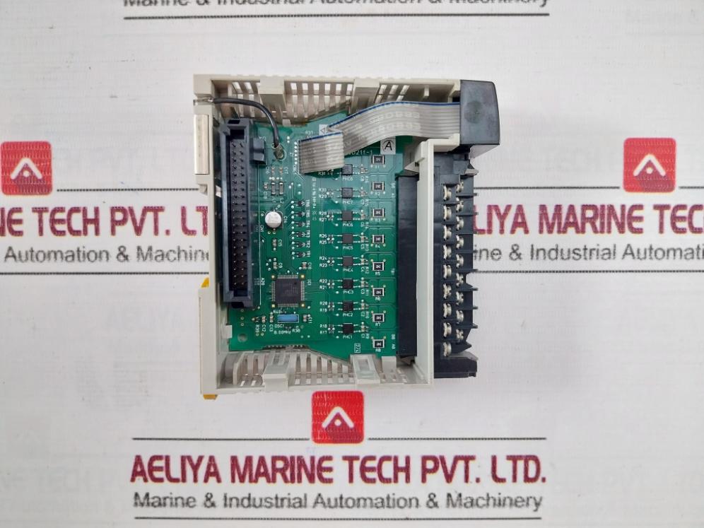 Omron Cqm1-id211 8 Point Input Unit 12-24V Dc 5-10Ma 94V-0