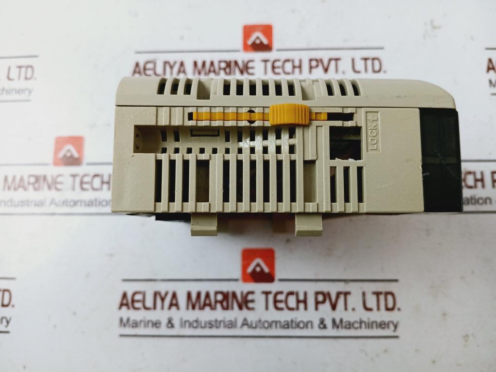 Omron Cqm1-id212 16-points Digital Input Module 24V Dc 6Ma