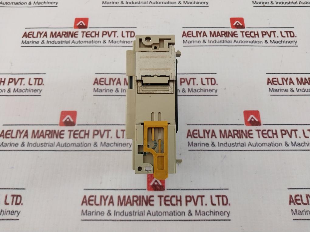 Omron Cqm1-id212 Input Module 05701002 24V Dc 6Ma 16Pts