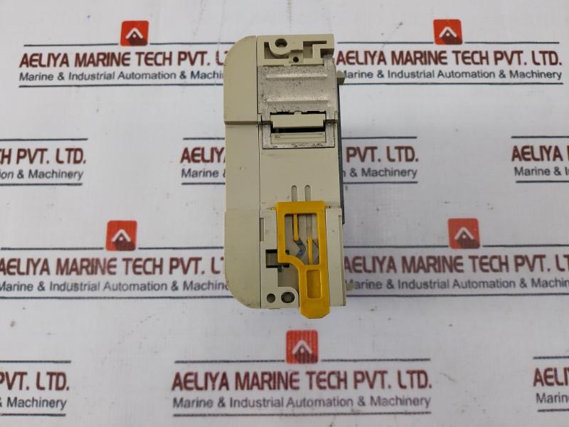 Omron Cqm1-id212 Input Unit Module 16 Points 24V Dc 6Ma 05701002