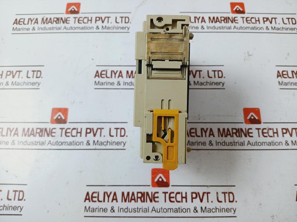 Omron Cqm1-oc221 8-point Output Module Ac250V 2A Dc24V
