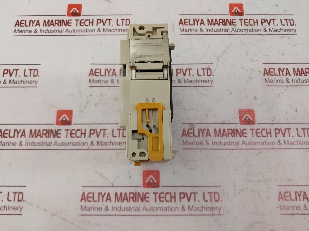 Omron CQM1-OC221 Output Unit Module AC250V 2A/DC24V 2A 250VAC 02501009