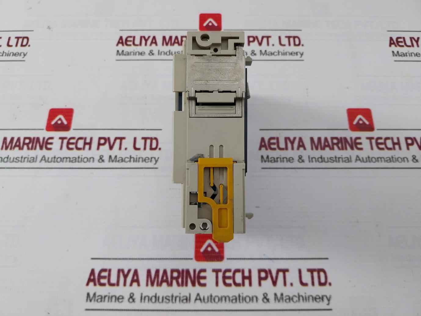 Omron Cqm1-oc221 Output Unit Rev.C13 250Vac 24Vdc 16A/U 72Va/P