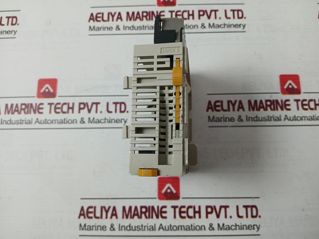 Omron Cqm1-oc222 Output Module 8A/U 16 Points 120Vac Rev.A