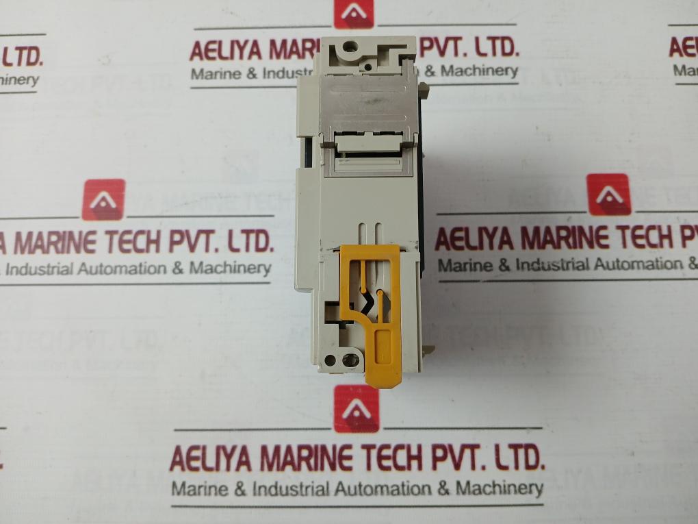Omron Cqm1-oc222 Output Module 8A/U 16 Points 120Vac Rev.A