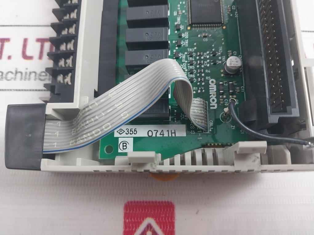 Omron Cqm1-oc222 Output Unit 94V-0 8 Point