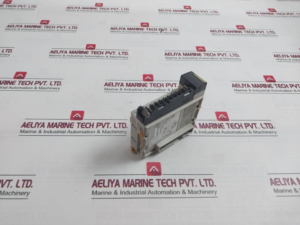 Omron Cqm1-oc222 Output Unit 94V-0 8 Point