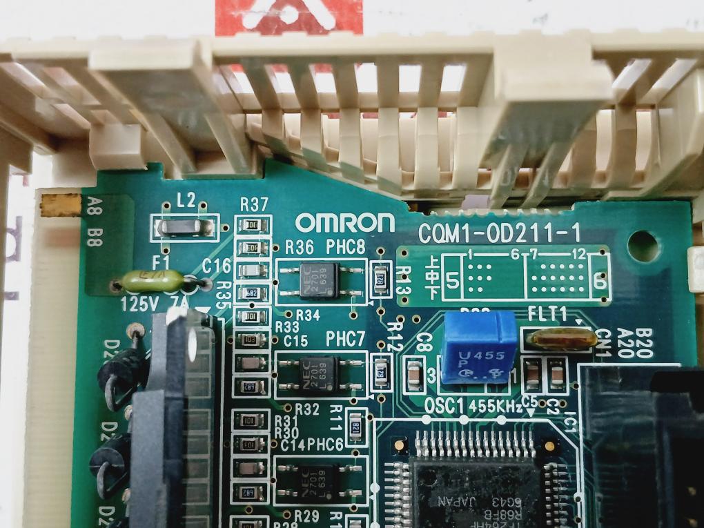 Omron Cqm1-od211 8 Point Output Unit 24Vdc 2A/Point 5A/Unit