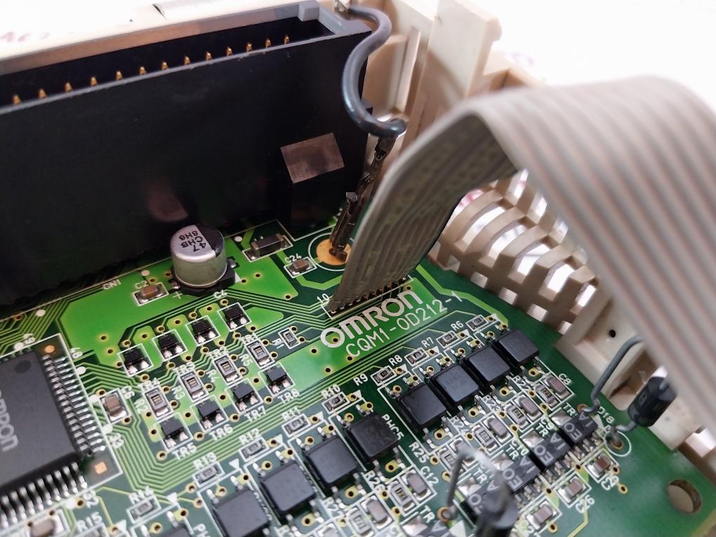 Omron Cqm1-od212 16-points Digital Output Unit Dc5V 50Ma Dc24V 0.3A