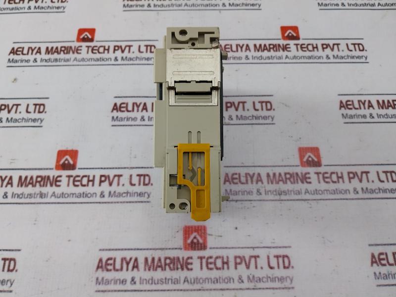 Omron Cqm1-od212 Output Module 5-24Vdc 0.3A