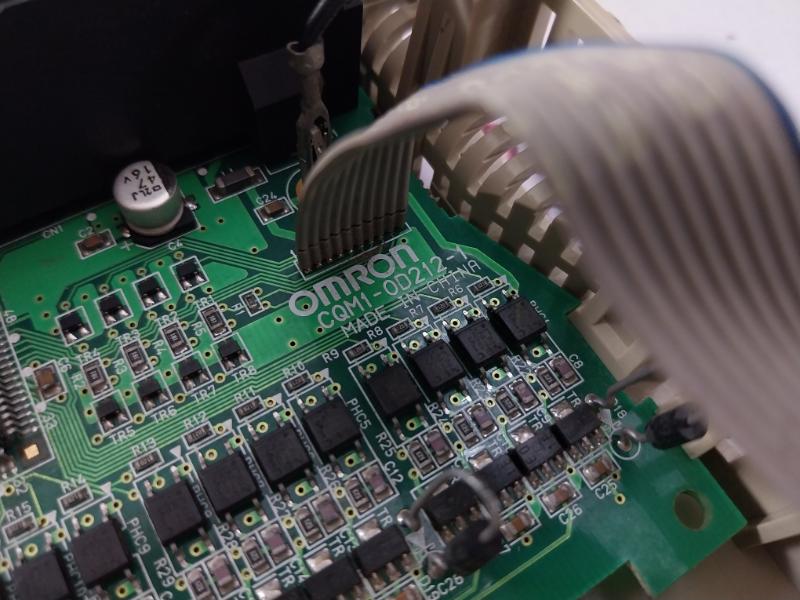 Omron Cqm1-od212 Output Module 5-24Vdc 0.3A