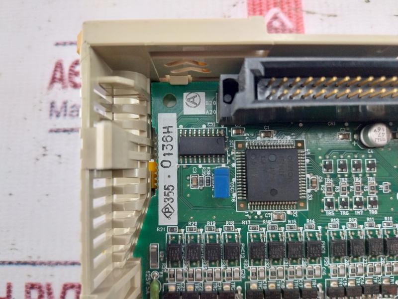 Omron Cqm1-od212 Output Unit 5-24Vdc 0.3A/Point