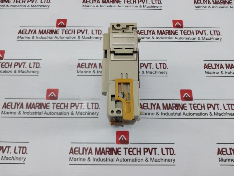 Omron Cqm1-od212 Plc Output Module Dc5V 50Ma 5-24Vdc 0.3A/Point 4.8A/Unit 05601009