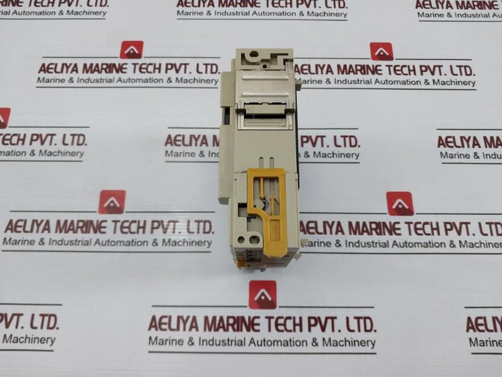 Omron Cqm1-od212 Plc Output Module Dc5V 50Ma 5-24Vdc 0.3A/Point 4.8A/Unit 05601009