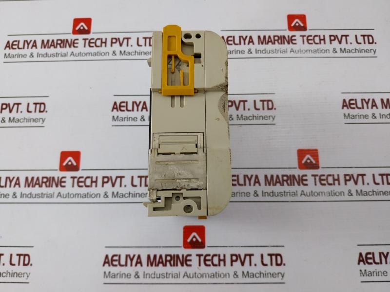 Omron Cqm1-od213 Output Module 5-24vdc 0.1a/point 3.2a/unit