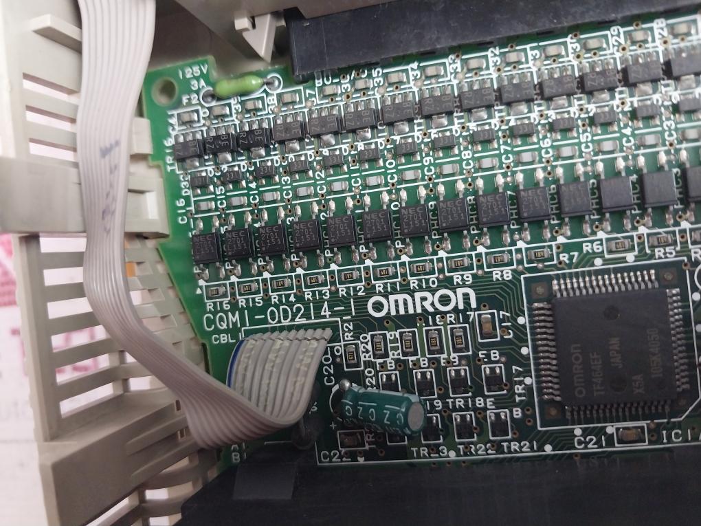 Omron Cqm1-od214 16-point Output Module 5-24Vdc 0.3A