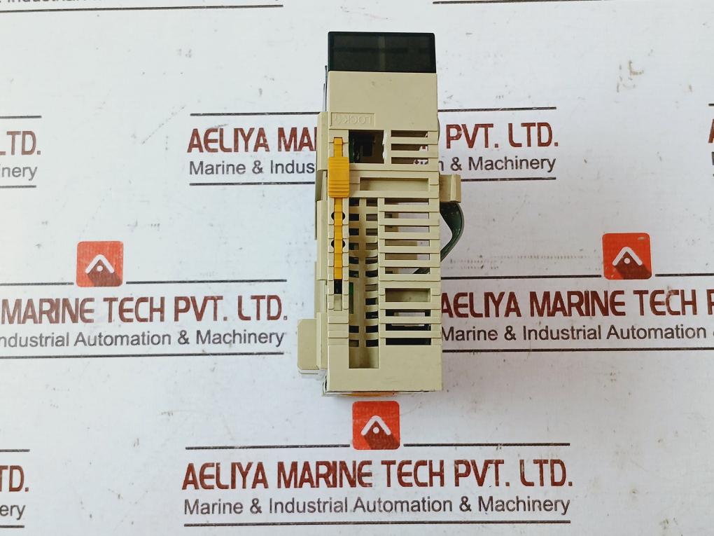Omron Cqm1-od214 16 Point Output Unit 5-24Vdc 0.3A/Point 4.8A/Unit