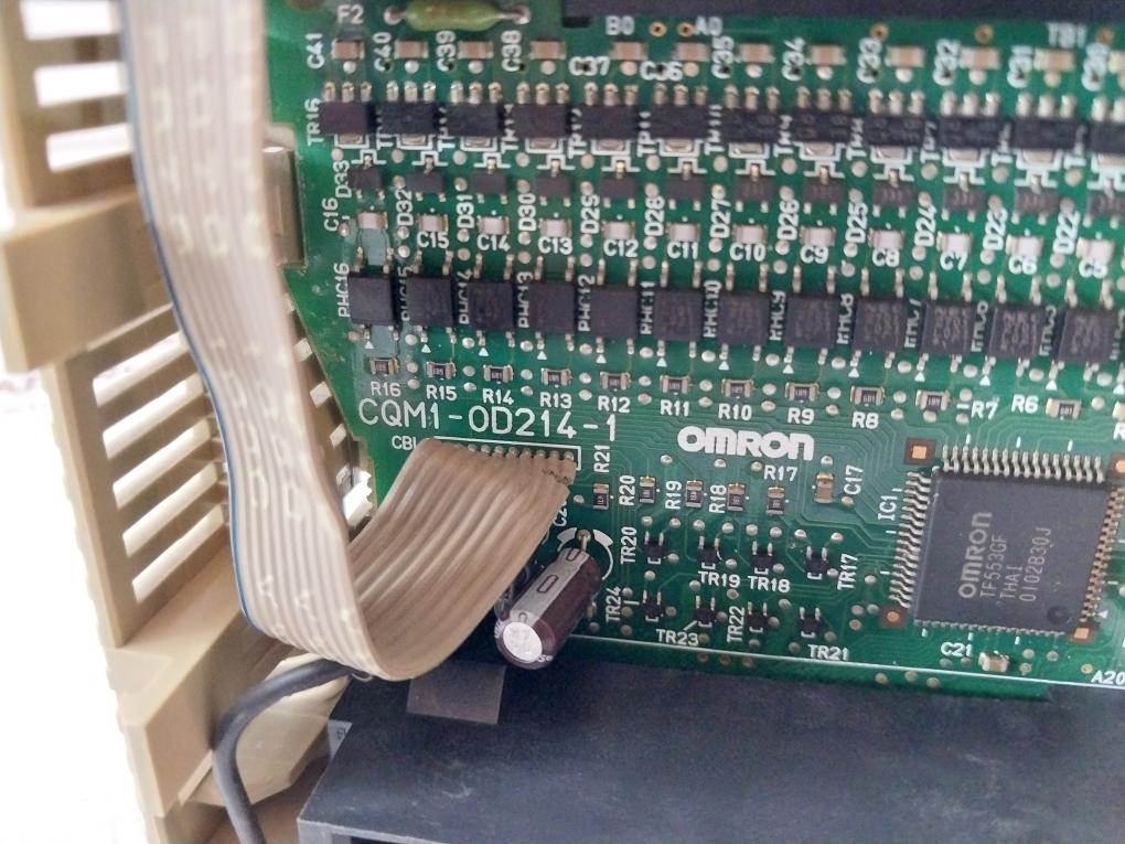 Omron Cqm1-od214 Digital Output Module 94V-0 5-24Vdc 0.3A
