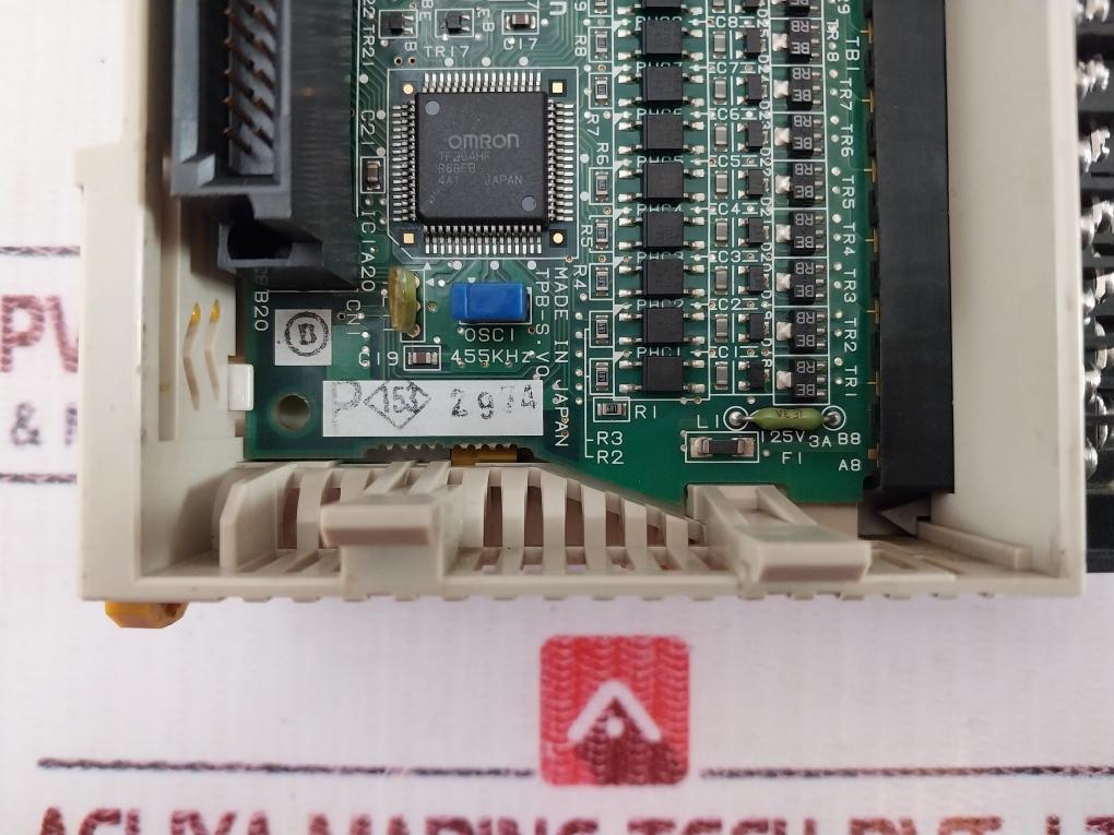 Omron Cqm1-od214 Output Unit Module 5-24Vdc 0.3A 16 Point