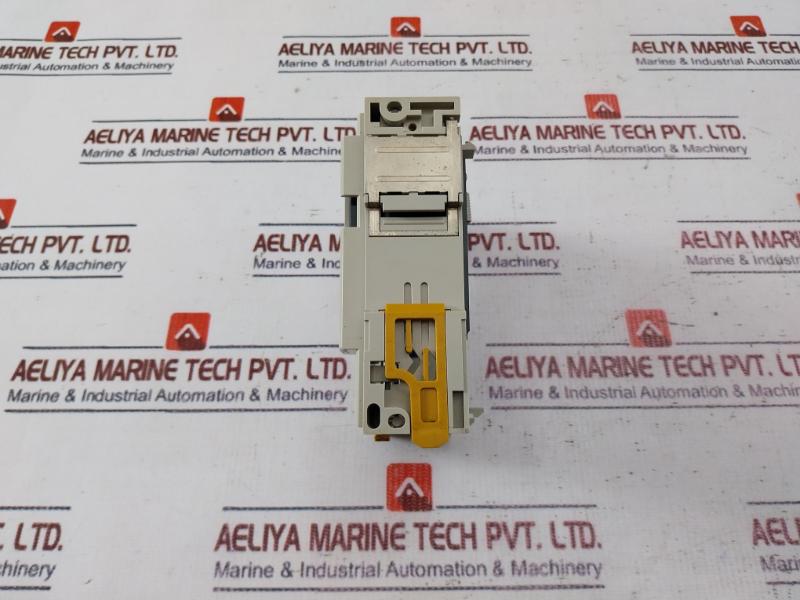 Omron Cqm1-od214 Output Unit Module 5-24Vdc, 0.3A/Point