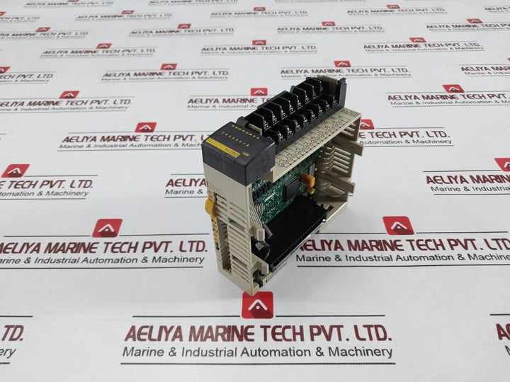 Omron Cqm1-od214 Plc Output Unit 5-24Vdc 0.3A