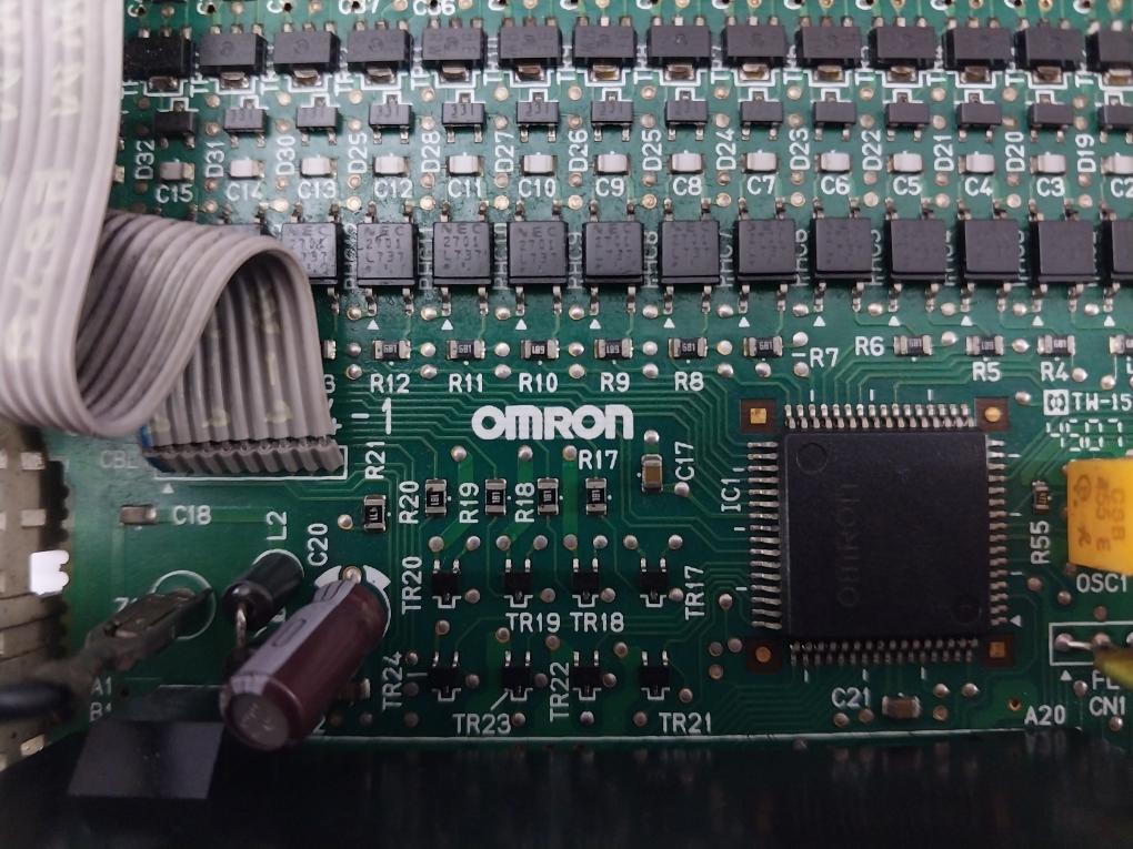 Omron Cqm1-od214 Plc Output Unit 5-24Vdc 0.3A