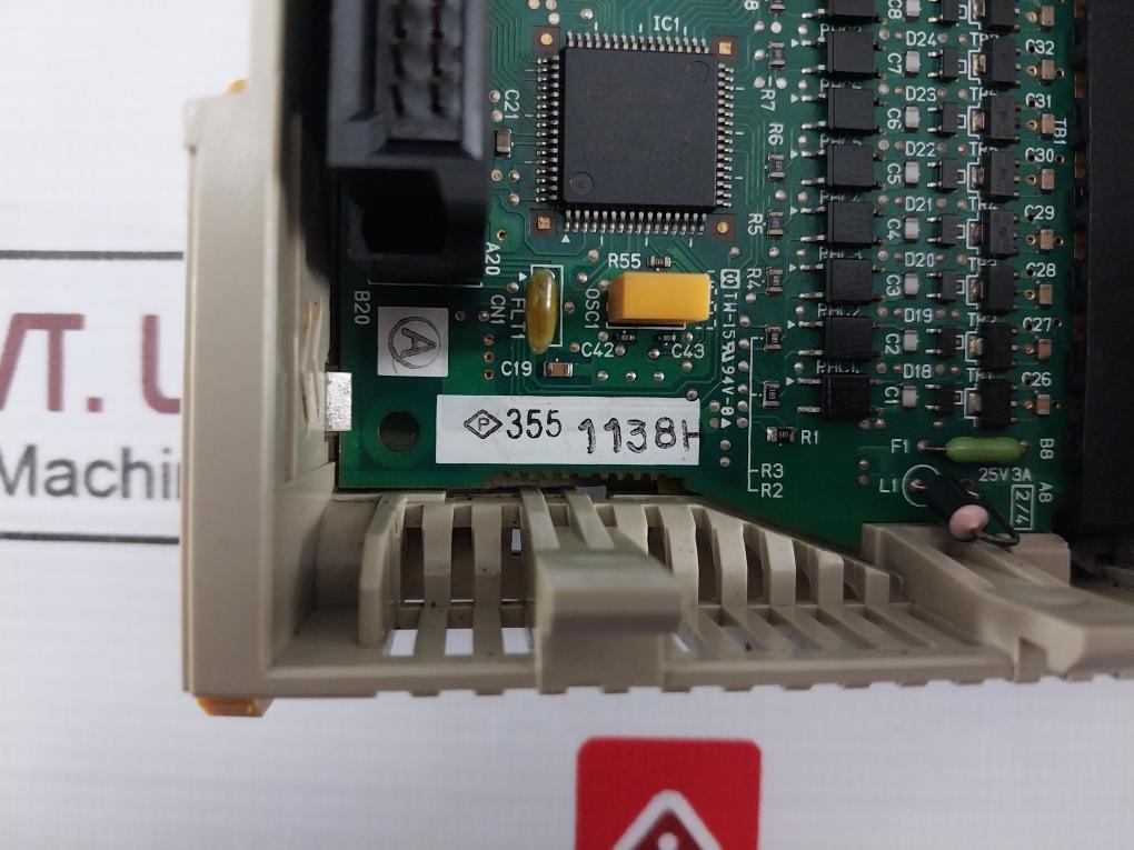 Omron Cqm1-od214 Plc Output Unit 5-24Vdc 0.3A