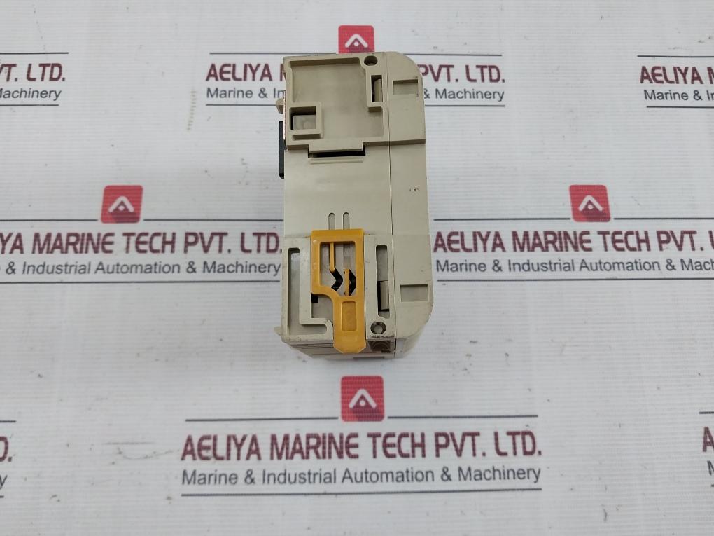 Omron Cqm1-pa203 Plc Power Supply Module 24V Dc 10 Ma 16 Points