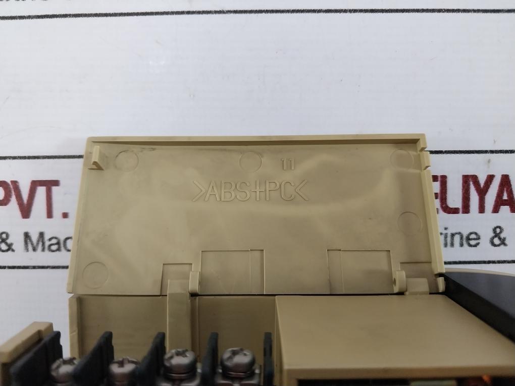 Omron Cqm1-pa203 Programmable Controller 100-240vac 50/60hz