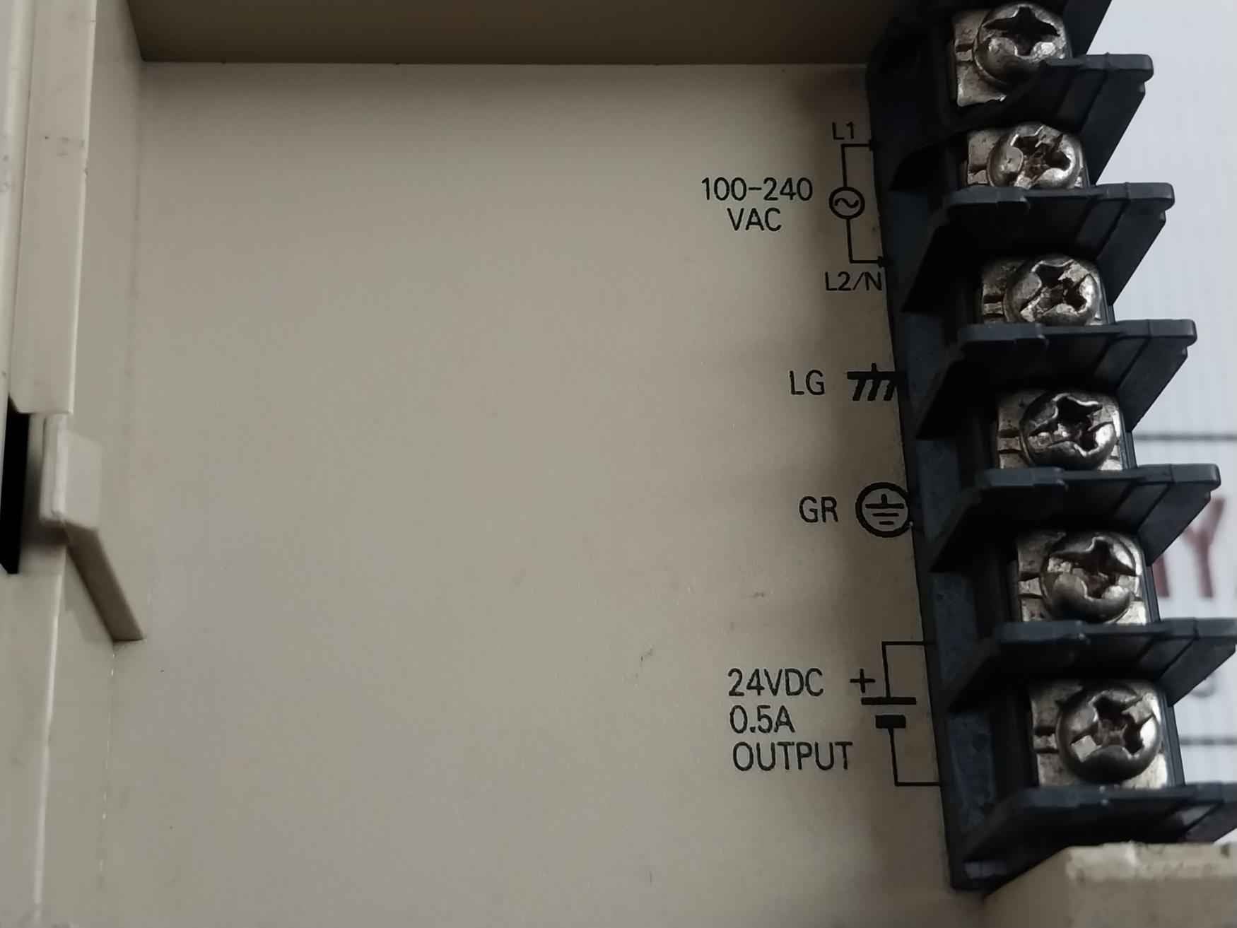 Omron Cqm1-pa206 Power Supply Unit 50/60Hz 100-240Vac