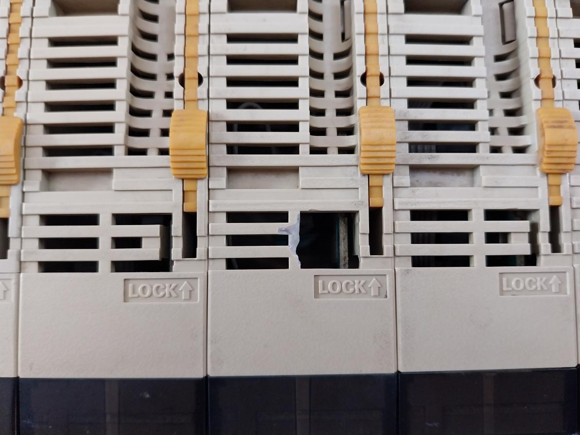 Omron Cqm1-pa206 Switching Power Supply 100-240Vac 50/60Hz 120Va Oc222 Tpb-h