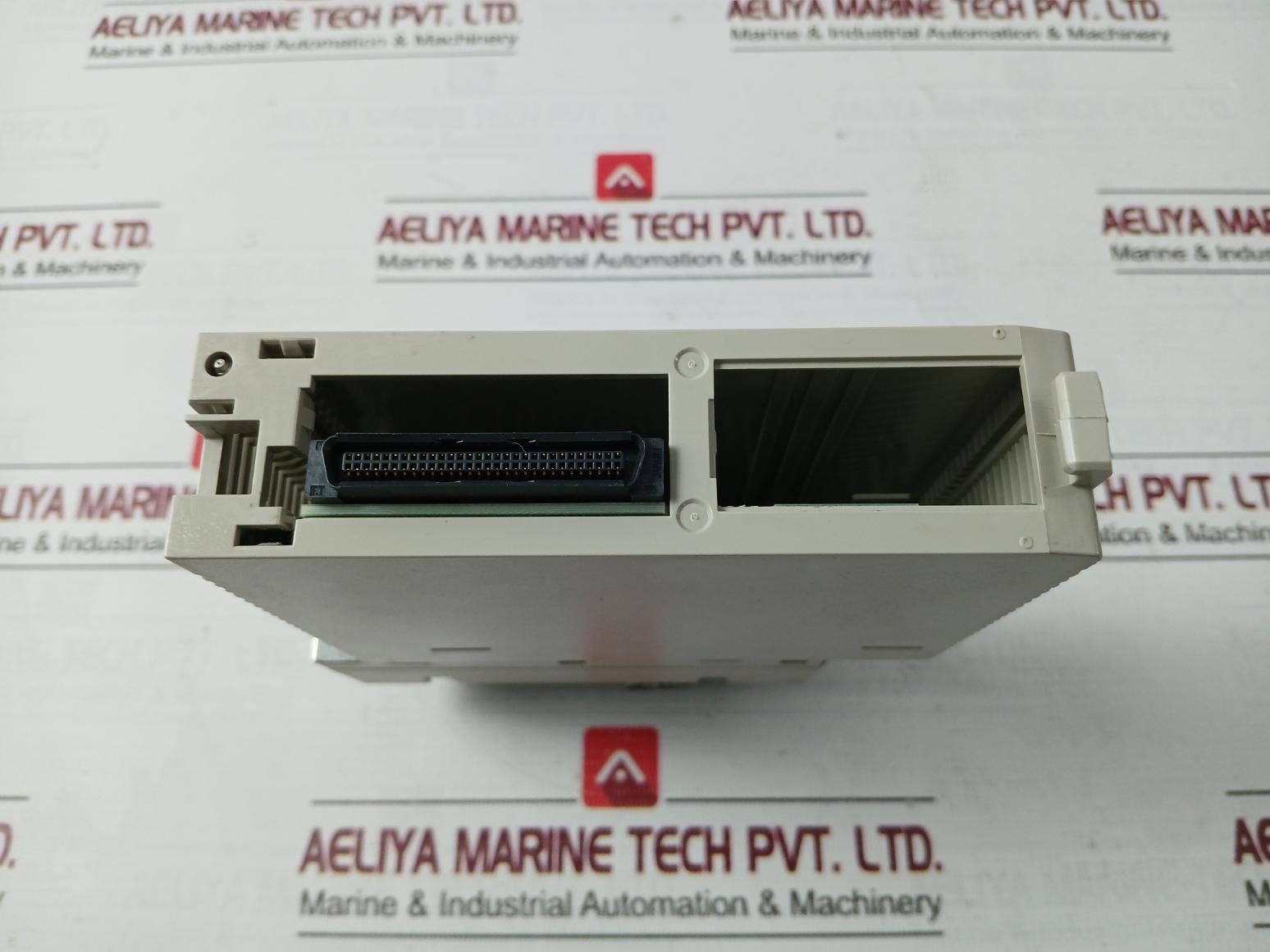 Omron Cs1W-at211 Plc I/O Module C200H-bc-v Oc211, Slk21, Cs1G-cpu44H 24Vdc 50W
