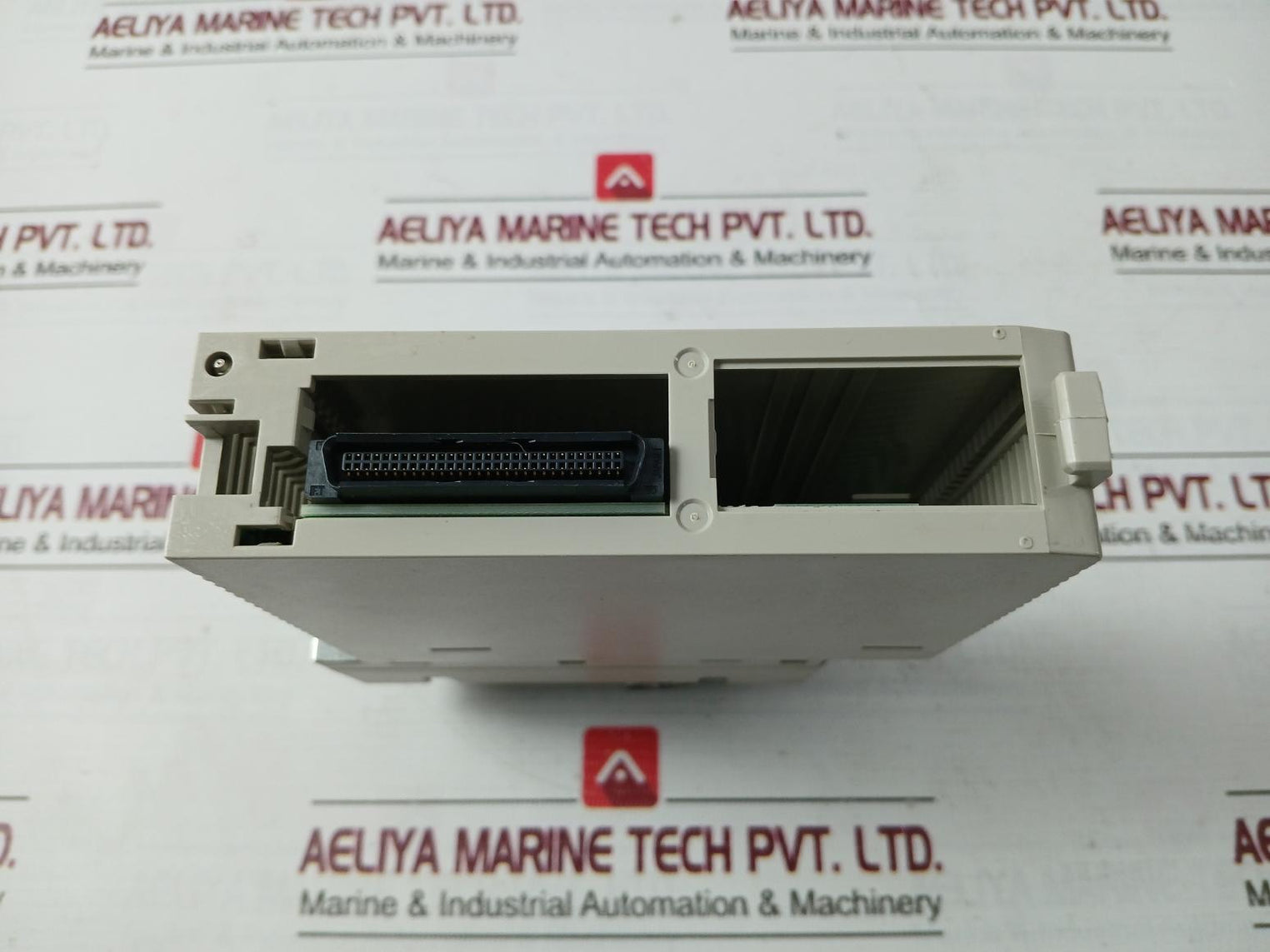 Omron Cs1W-at211 Plc I/O Module C200H-bc-v Oc211, Slk21, Cs1G-cpu44H 24Vdc 50W