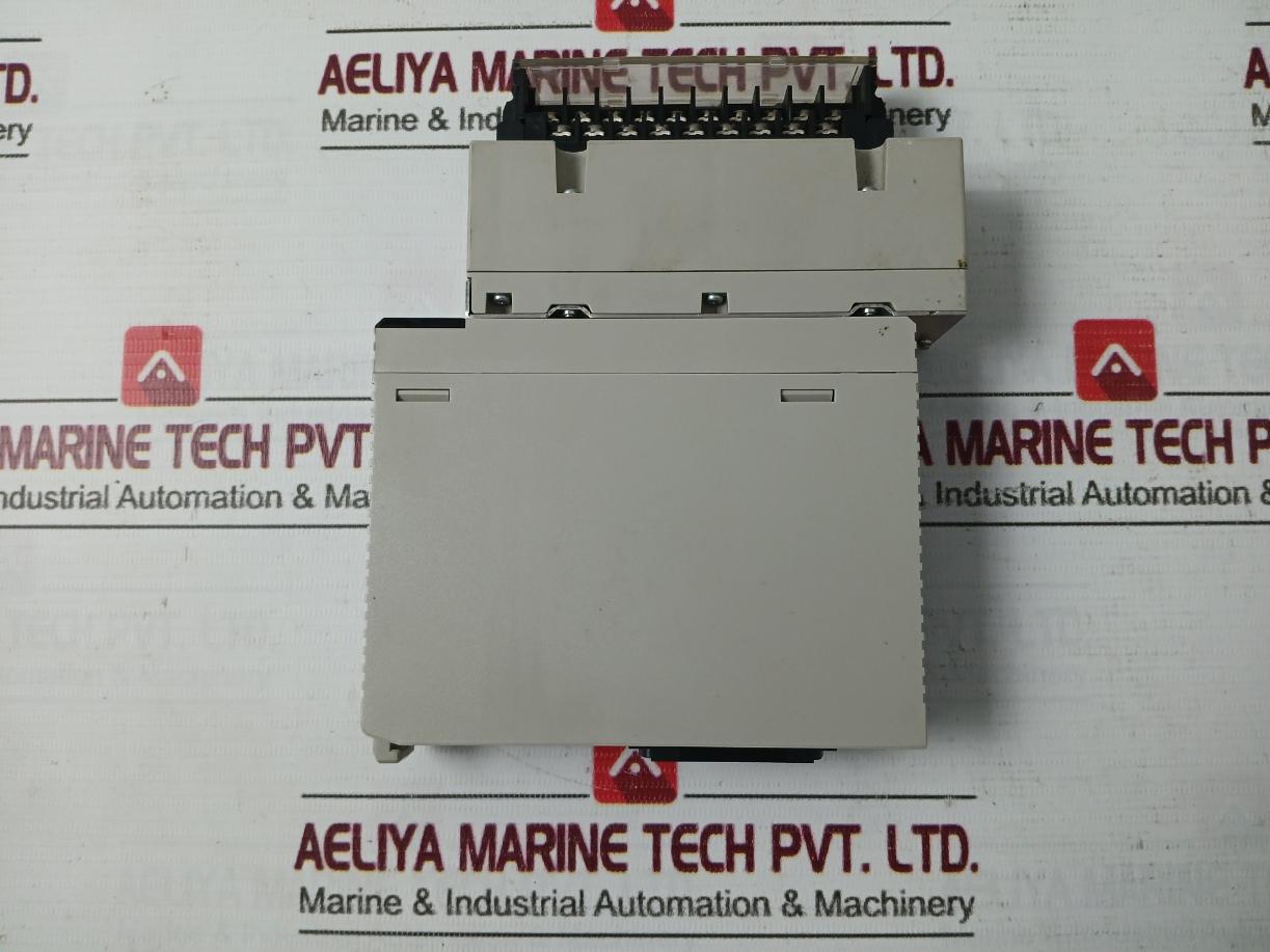 Omron Cs1W-at211 Plc I/O Module Oc211, Id211, Cs1W-bi103 C200Hw-pd024 24Vdc 50W