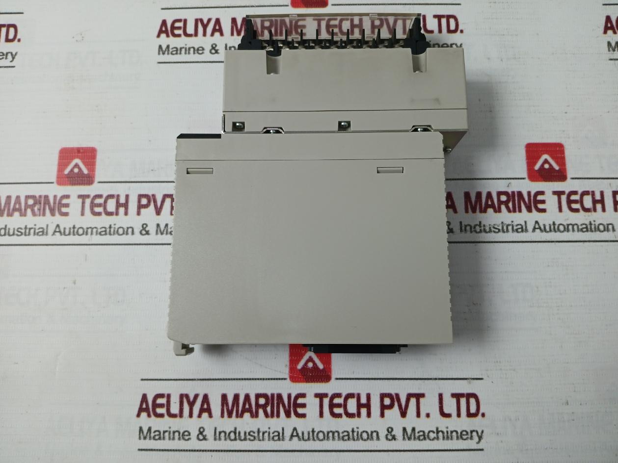 Omron Cs1W-at211 Plc I/O Module With Cable Cs1W-cn313 24Vdc 50W 250V Ac