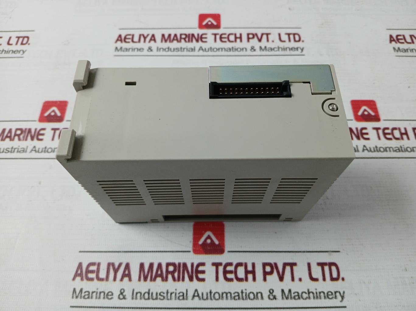 Omron Cs1W-at211 Plc I/O Module With Cable Cs1W-cn313 24Vdc 50W 250V Ac