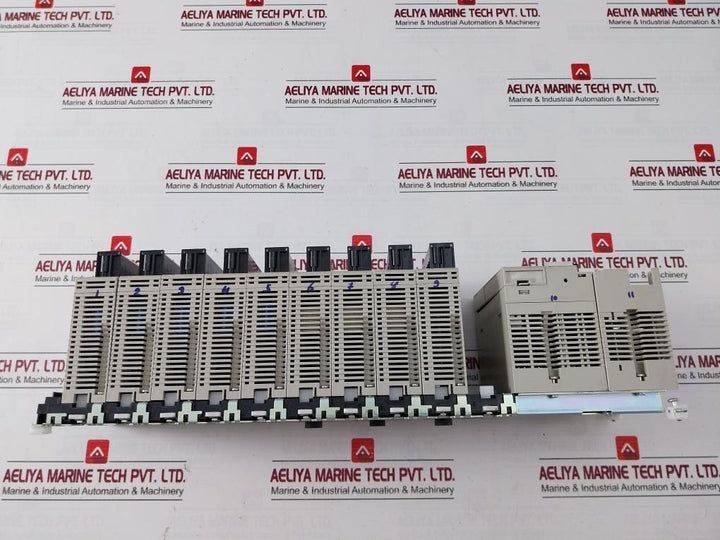 Omron Cs1W-ia211 Plc Programmable Controller I/O Unit Ac100-240V 50/60Hz 120Va