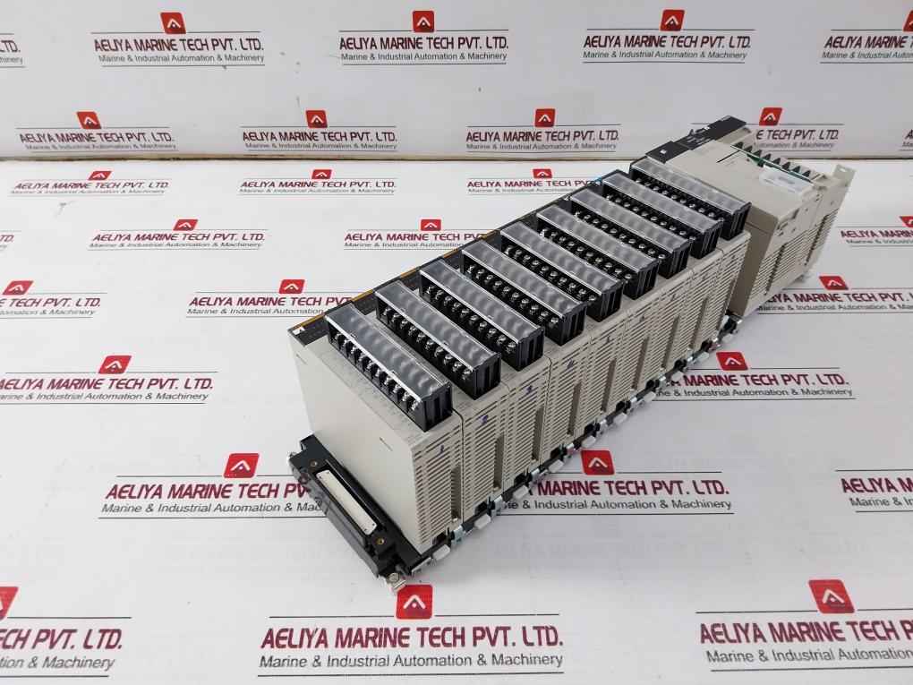 Omron Cs1W-ia211 Plc Programmable Controller I/O Unit Ac100-240V 50/60Hz 120Va
