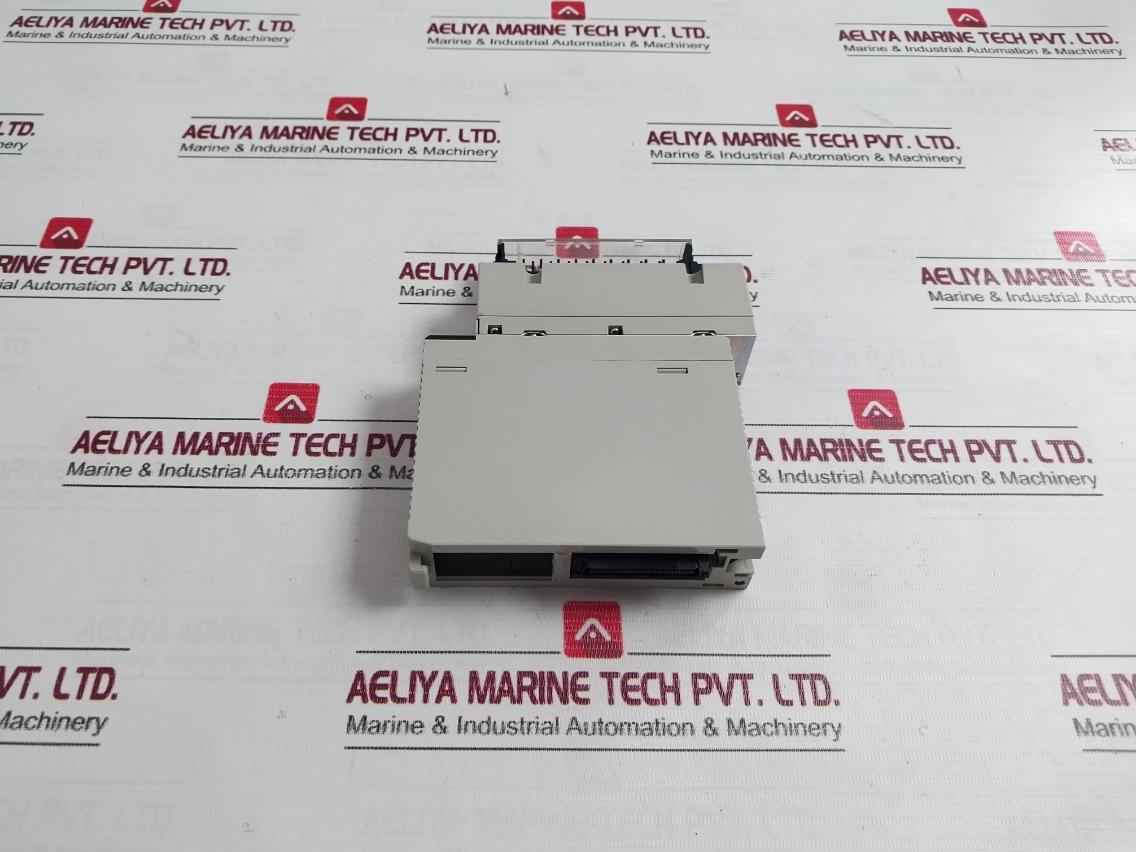 Omron Cs1W-id211 Plc I/O Module C200H-bc –V 250Vac 24Vdc 7Ma 50W 2A/P 8A/C 16A/U