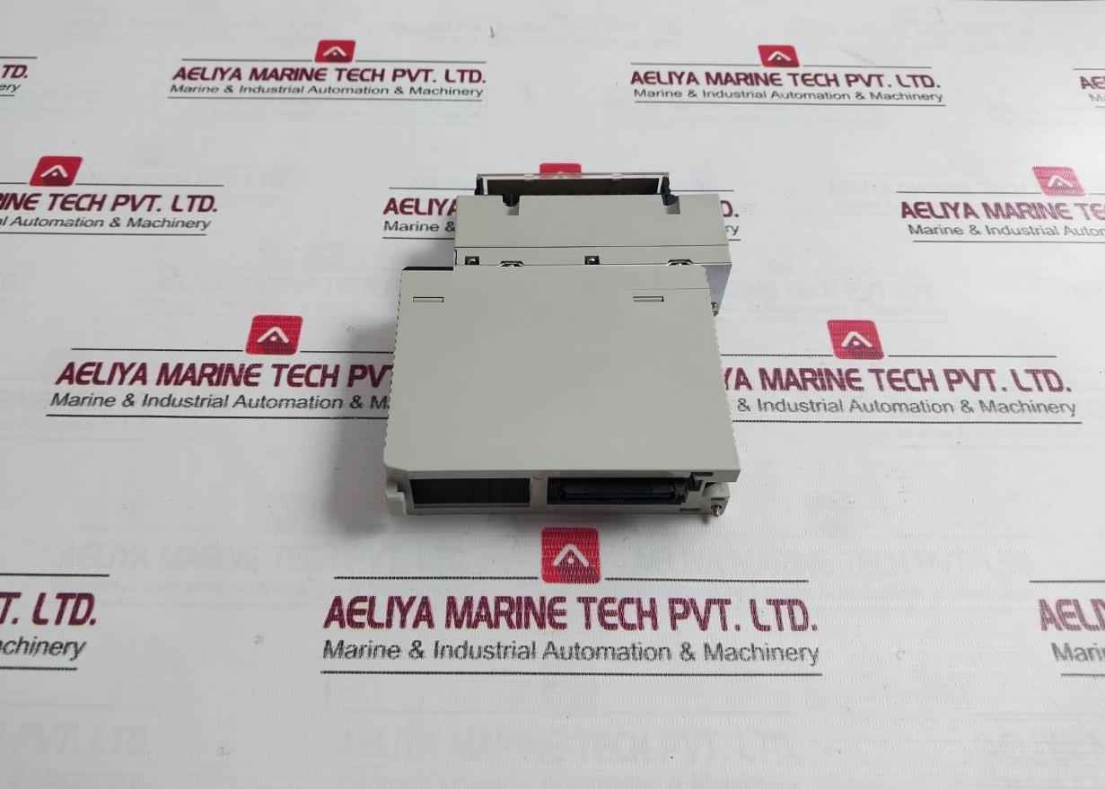 Omron Cs1W-id211 Plc I/O Module C200H-bc –V 250Vac 24Vdc 7Ma 50W 2A/P 8A/C 16A/U