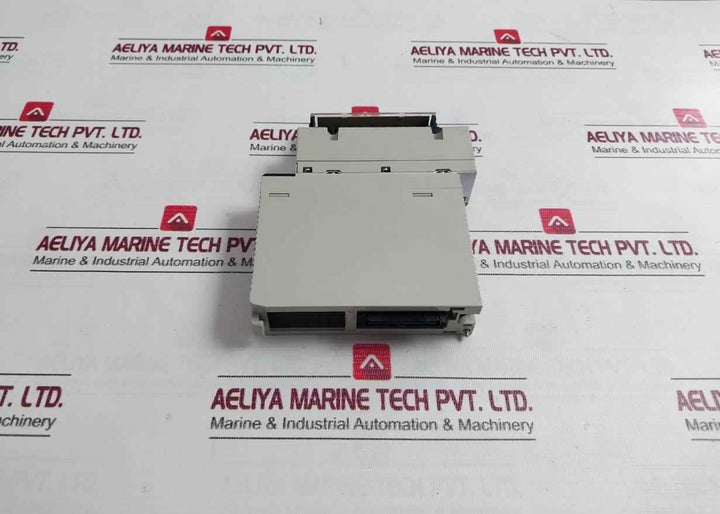 Omron Cs1W-id211 Plc I/O Module C200H-bc –V 250Vac 24Vdc 7Ma 50W 2A/P 8A/C 16A/U