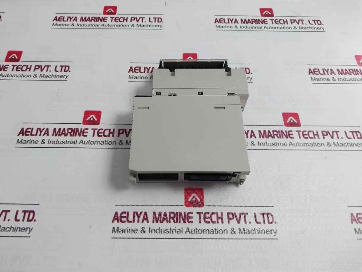 Omron Cs1W-oc211 Plc I/O Module C200H-bc -v 24Vdc 50W 250V Ac Id211 C200Hw-pd024