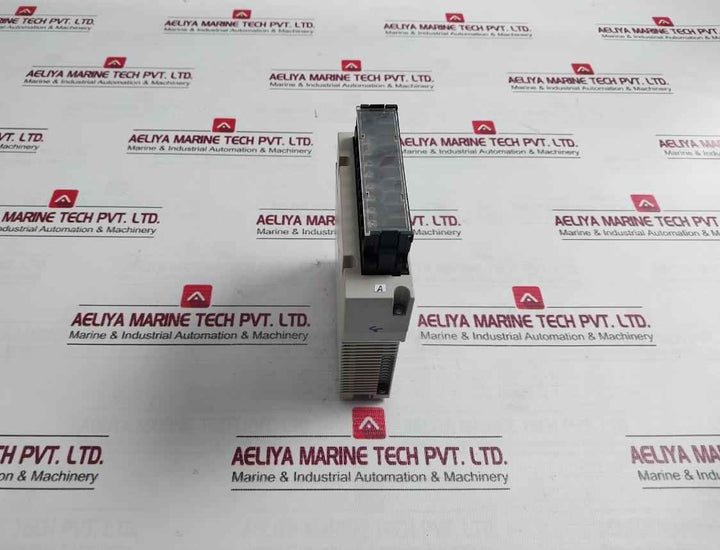Omron Cs1W-oc211 Plc I/O Module C200H-bc -v 24Vdc 50W 250V Ac Id211 C200Hw-pd024