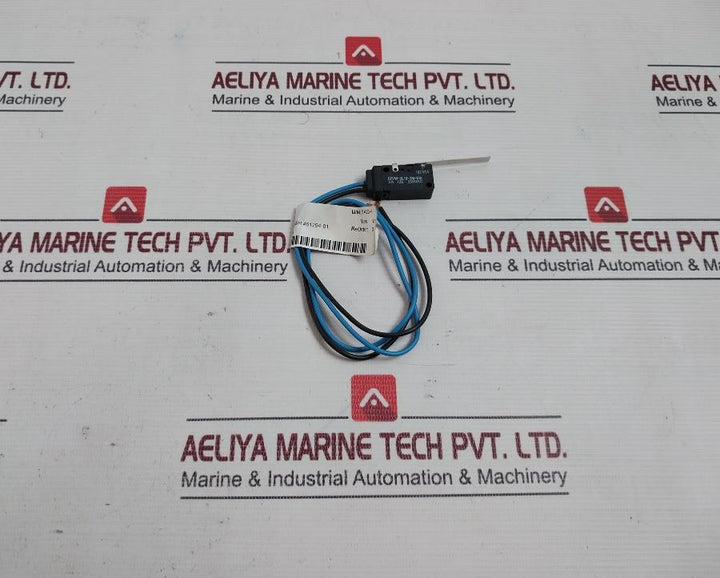 Omron D2Vw-5L1B-3M-138 Microswitch With Lever And Wire Leads