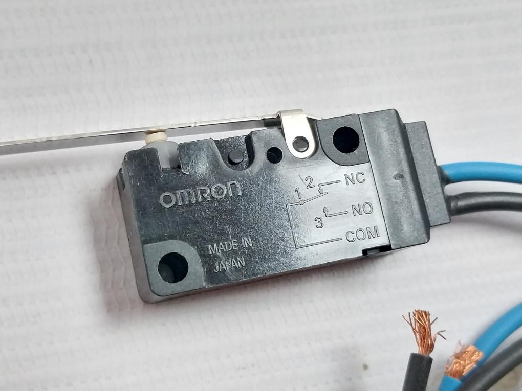Omron D2Vw-5L1B-3M-138 Microswitch With Lever And Wire Leads
