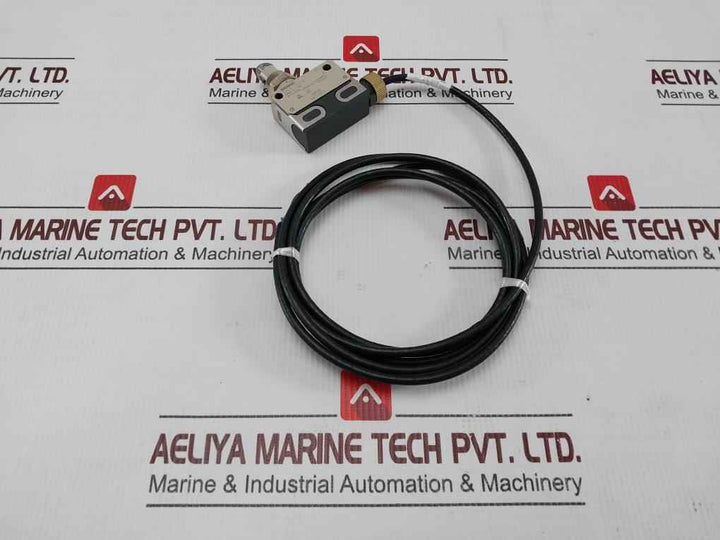 Omron D4er-2a21n Limit Switch With 2m Cable Ip67 30v Dc 0.1a