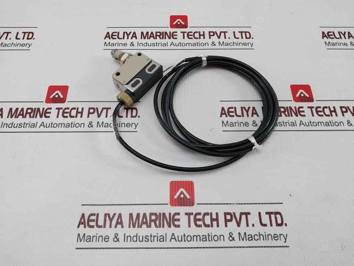 Omron D4er-2a21n Limit Switch With 2m Cable Ip67 30v Dc 0.1a