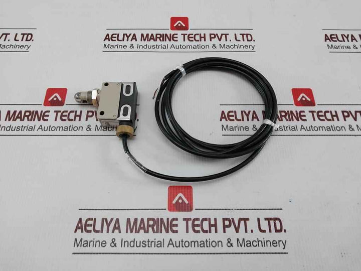 Omron D4er-2a21n Limit Switch With 2m Cable Ip67 30v Dc 0.1a