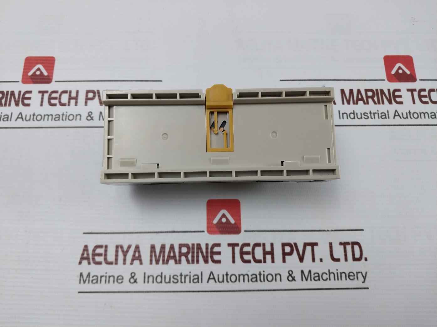 Omron Drt2-ros16 Remote I/O Terminal With Relay 250V Ac/ 30V Dc