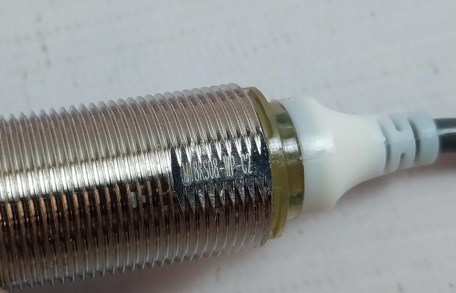 Omron E2A-m18Ks08-wp-c2 Proximity Sensor